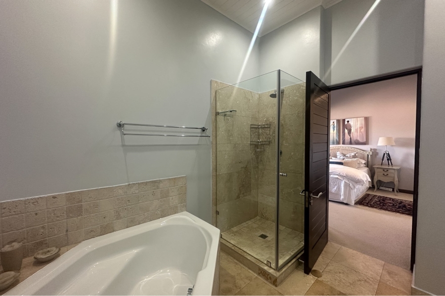 5 Bedroom Property for Sale in Oubaai Western Cape